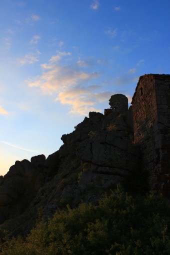 La chapelle et les ruines de Rochegude