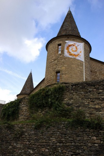 Château de Florac avec le drapeau du Parc national